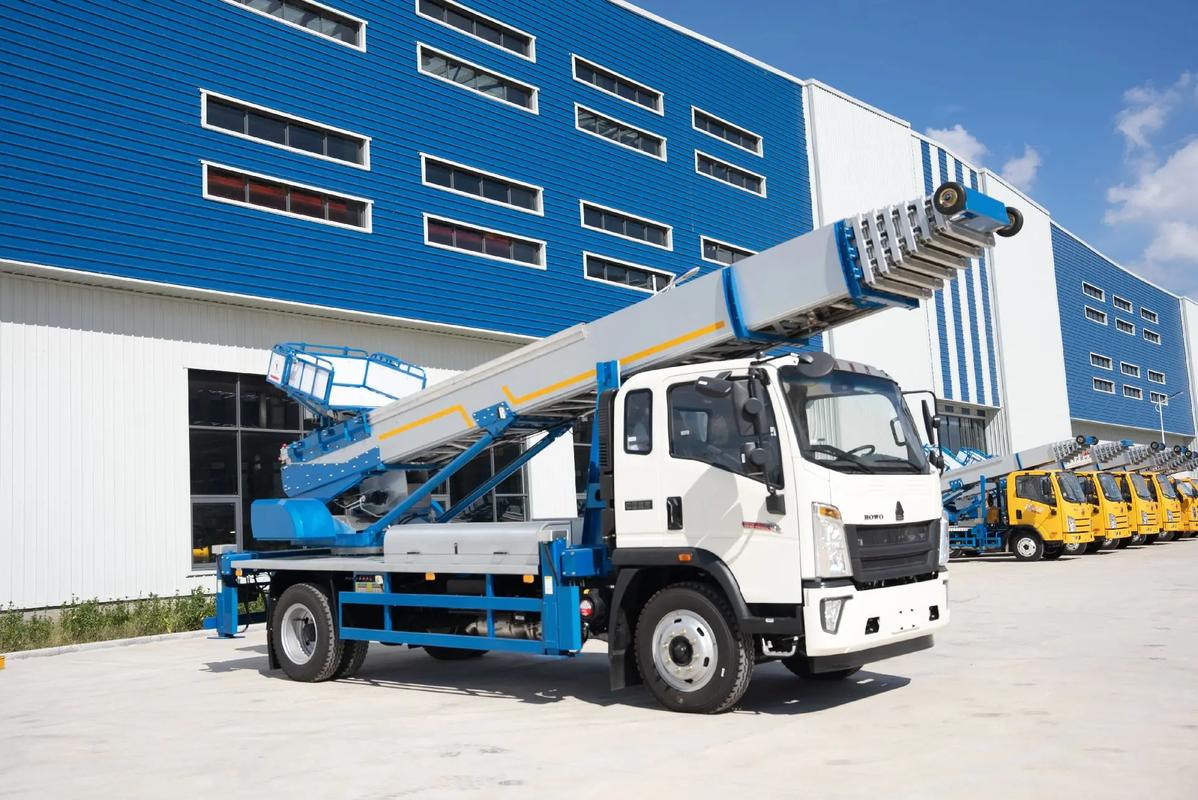 无极县出租云梯车高空作业车 建筑垃圾搬运